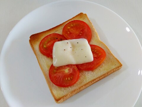 朝食に☆トマトとモッツァレラのハーブトースト